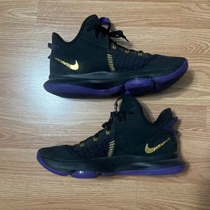 Nike 2020 LeBron Witness 5 'Fierce Purple Metallic Gold'
